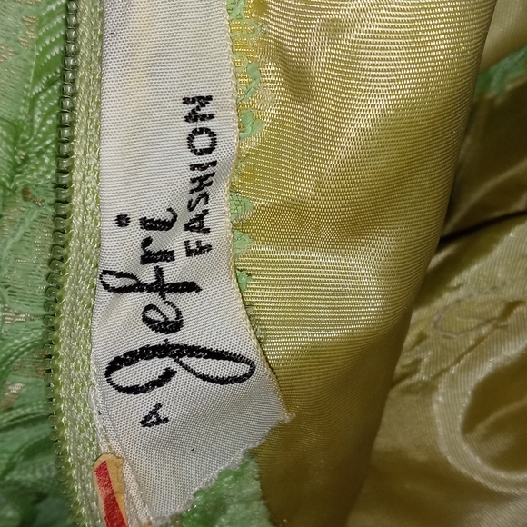 Lace beaded dress - Picture 5 of 6